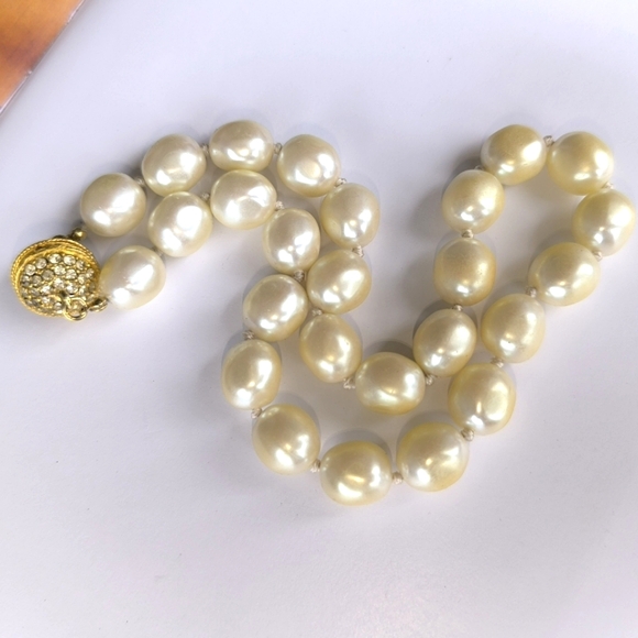 Classic Large Cream Pearl Choker Necklace - Picture 4 of 13